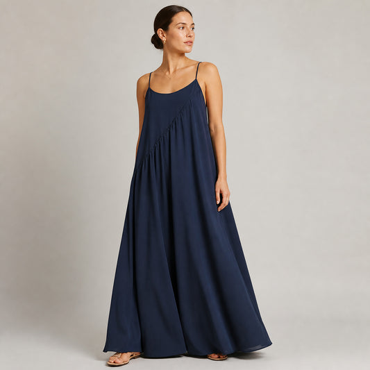 Juno Trapeze Maxi in blue, three-quarter view